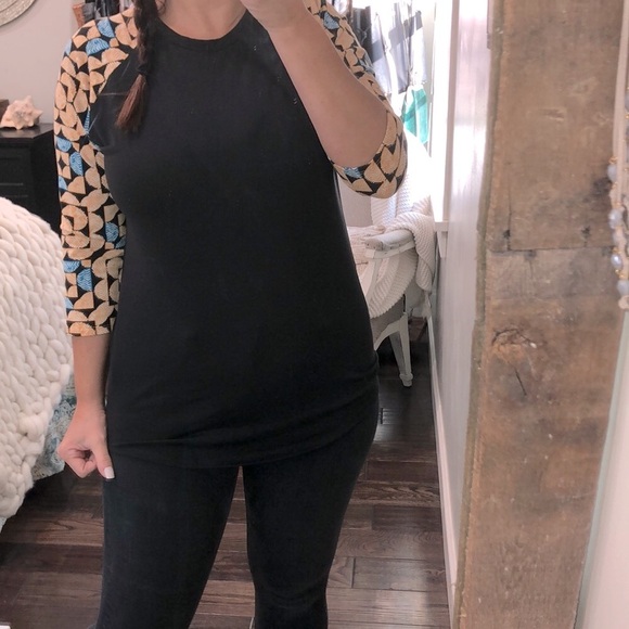 LulaRoe medium cozy Randy T-shirt - Picture 2 of 5